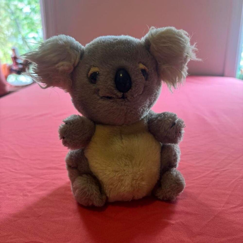 1979 R. Dakin & Co. vintage gray & off white weighted in bottom koala plush toy